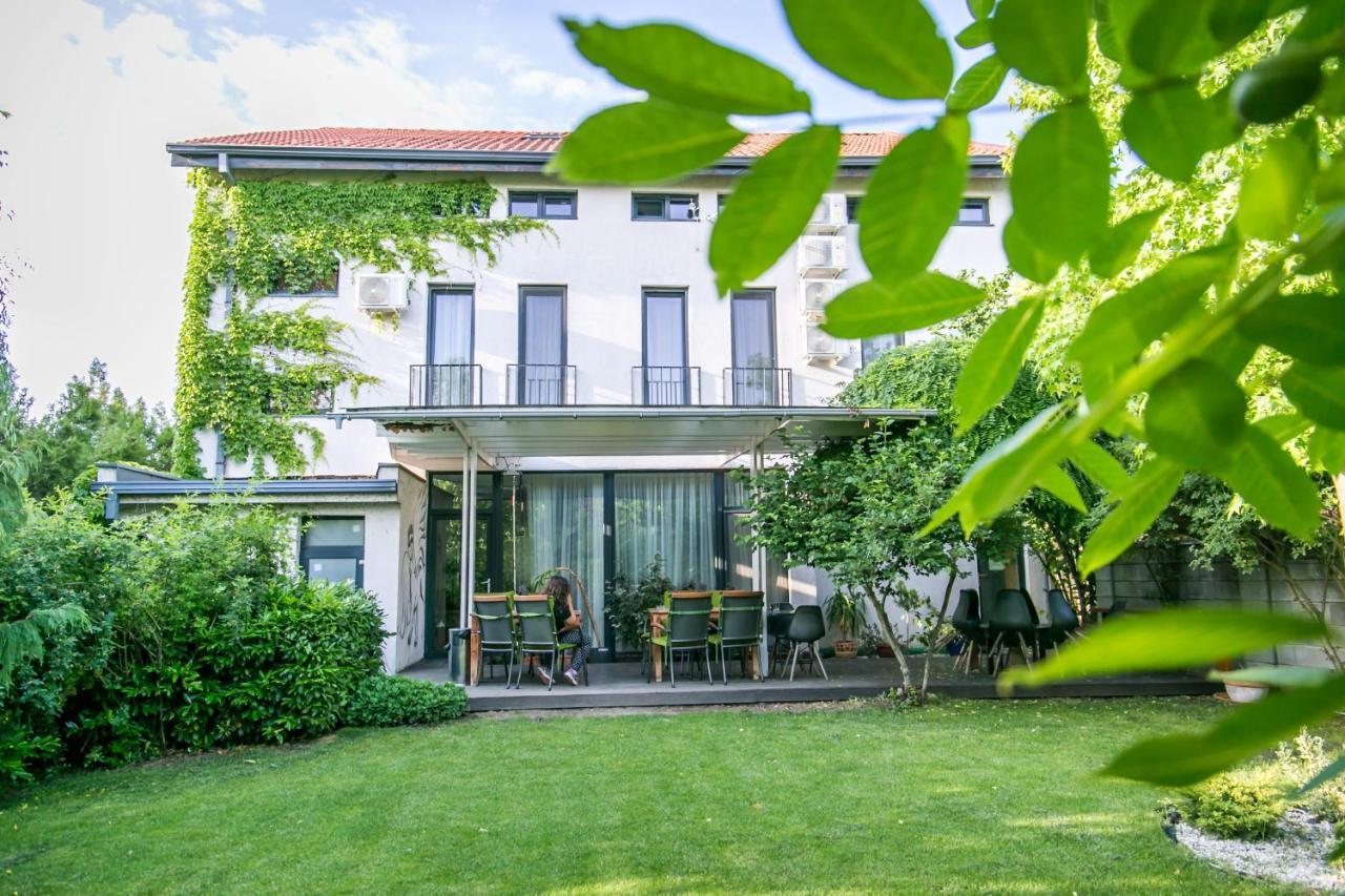 May Residence Dumbravita  外观 照片